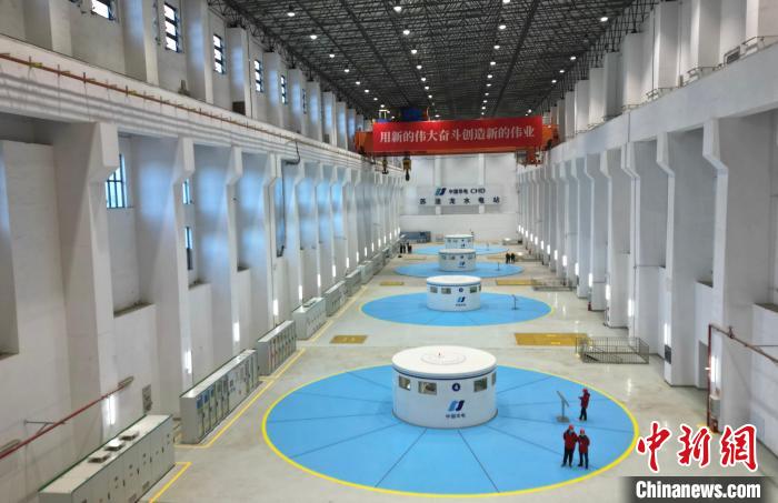 圖為水電站內(nèi)部?！⊥趵凇z