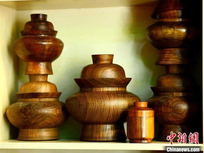 圖為各種木碗成品?！?鄧巴 　攝