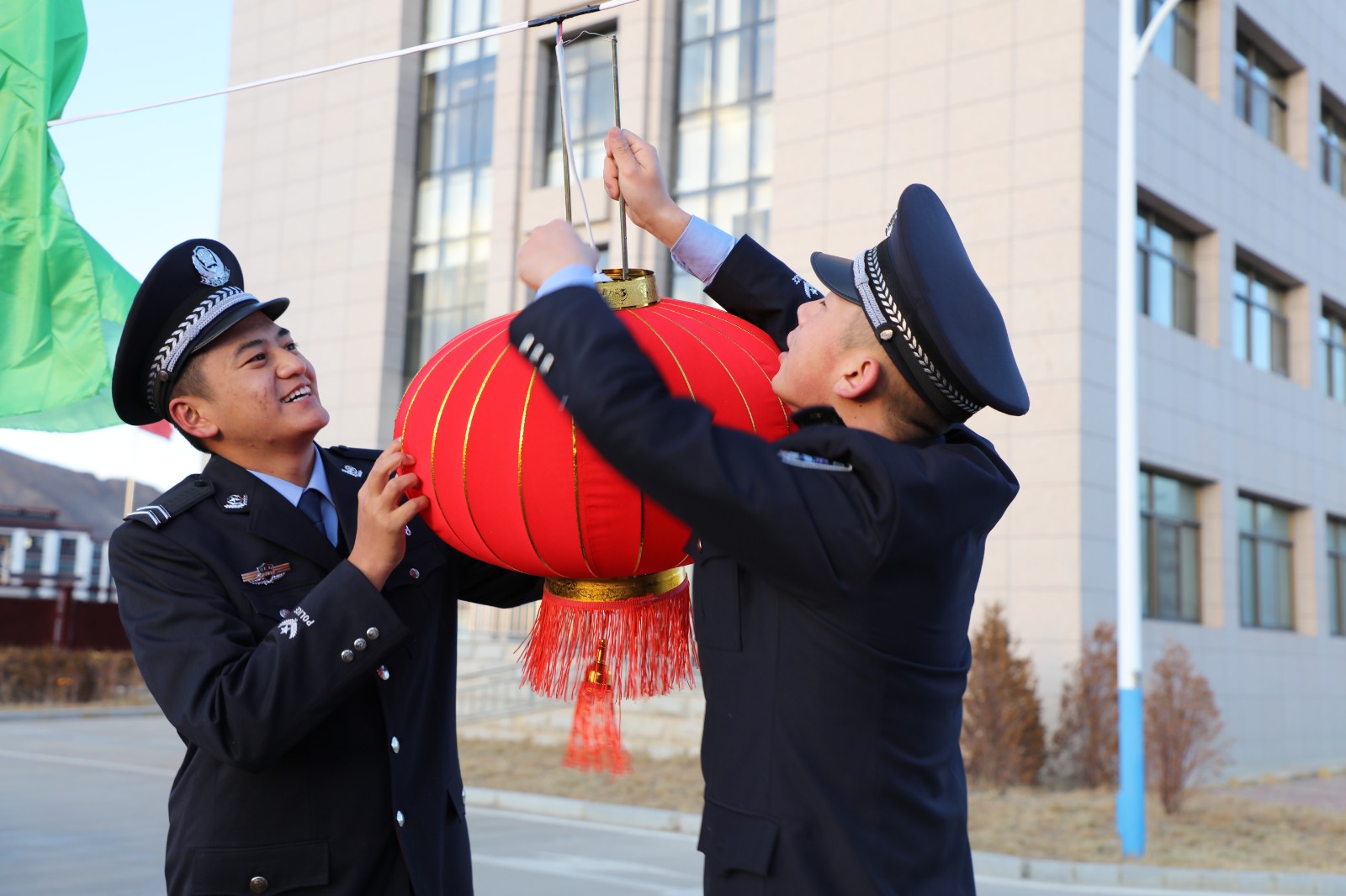 （要聞 新媒體）雪域邊關(guān)的他們，是歸途的(4189296)-20230122091651.jpg