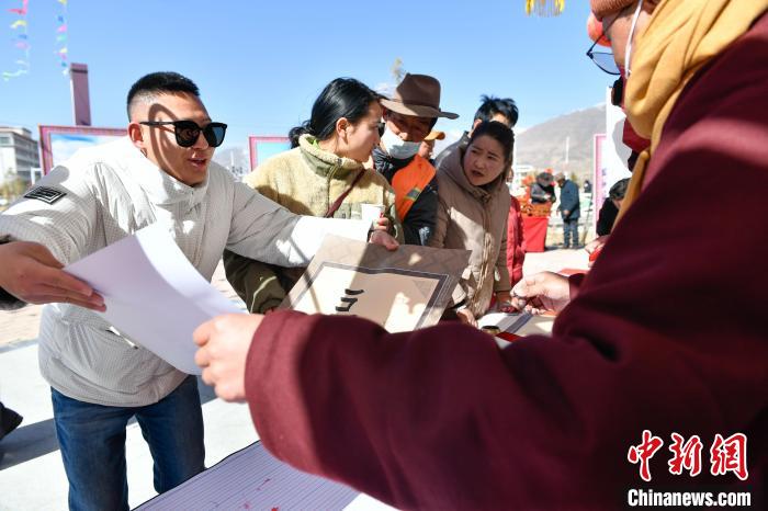 圖為展銷會現(xiàn)場?！∝暩聛硭?攝