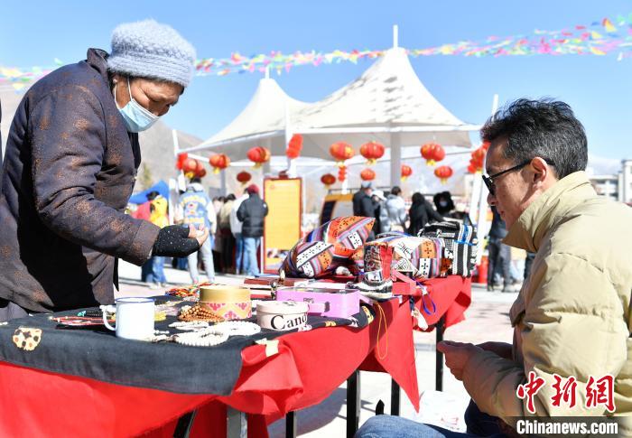 圖為展銷會現(xiàn)場?！∝暩聛硭?攝