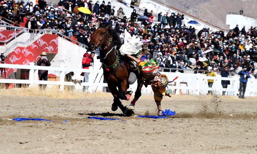 藏歷新年，精彩的馬術(shù)表演。潘多攝
