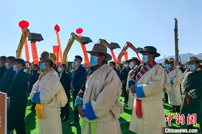 各方代表參加集中開(kāi)復(fù)工儀式?！∧岈斪扛?攝