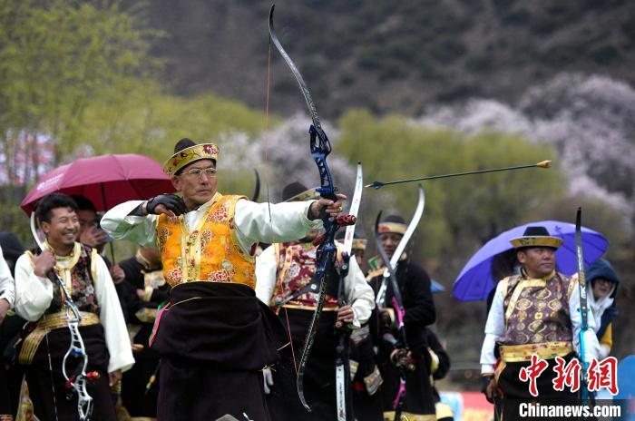 3月28日，選手參加響箭比賽。　李林 攝