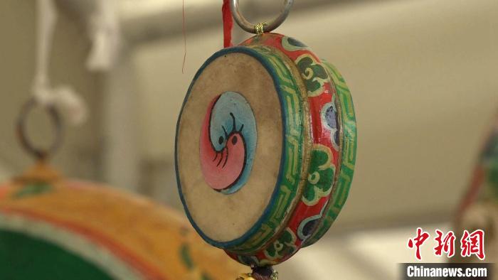 圖為“松贊夜市”里的特色文創(chuàng)產(chǎn)品。　貢桑拉姆 攝