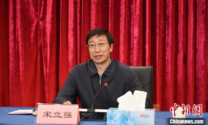 圖為西藏自治區(qū)黨委組織部副部長(zhǎng)、第十批援藏干部人才總領(lǐng)隊(duì)宋立強(qiáng)致辭。