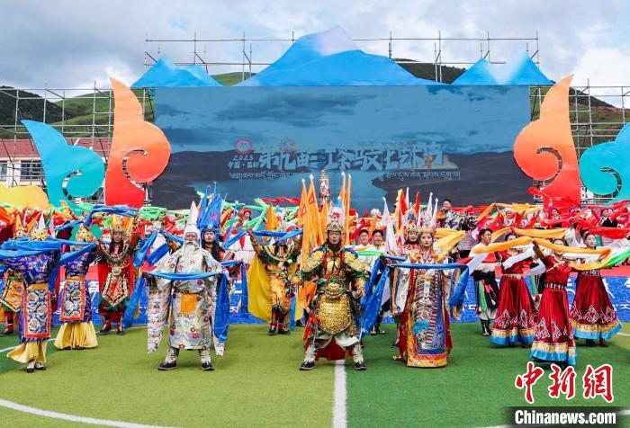圖為西藏昌都市第九屆三江茶馬文化藝術(shù)節(jié)(芒康會場)開幕式現(xiàn)場?！〔际忻⒖悼h委宣傳部供圖