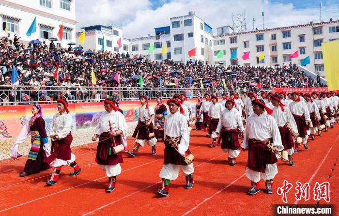 圖為西藏昌都市第九屆三江茶馬文化藝術(shù)節(jié)(芒康會場)開幕式現(xiàn)場?！〔际忻⒖悼h委宣傳部供圖