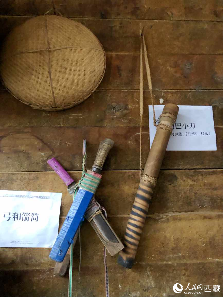 當(dāng)?shù)鬲?dú)具特色的藤竹工藝品。