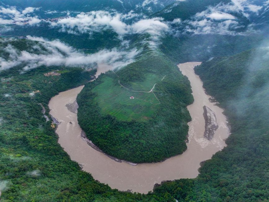 雅魯藏布江果果塘大拐彎。張澤坤攝