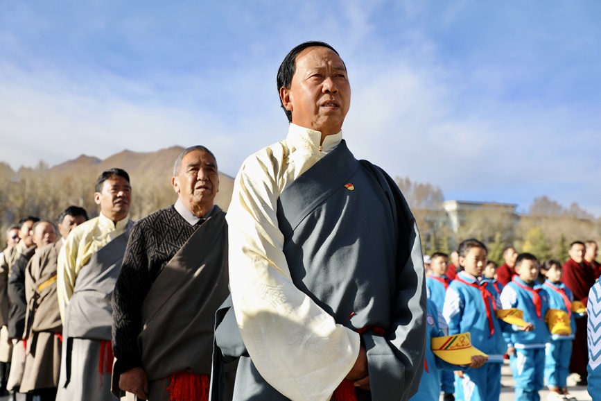 “升國旗、唱國歌”儀式現(xiàn)場。