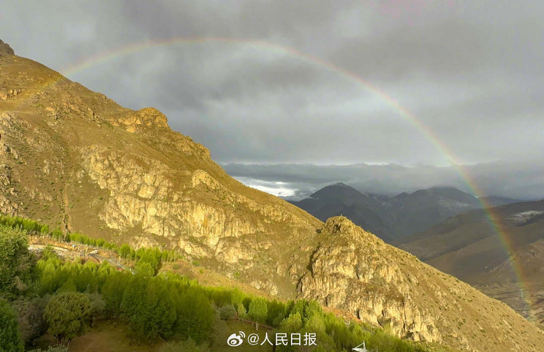 接好運(yùn)！青藏高原現(xiàn)巨大彩虹橋