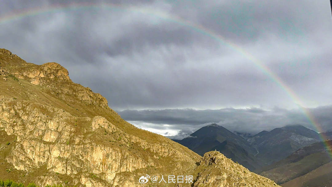 接好運(yùn)！青藏高原現(xiàn)巨大彩虹橋