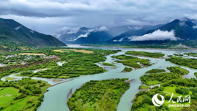 雅尼國家濕地公園風景如畫。人民網記者 次仁羅布攝