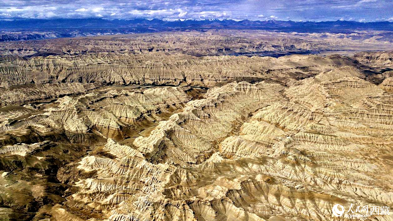 鳥瞰西藏阿里地區(qū)札達土林國家地質(zhì)公園。