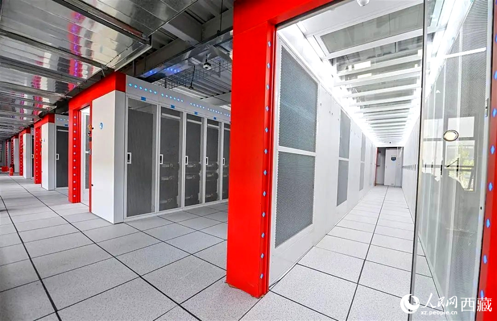 西藏“雅江1號”人工智能先進計算中心機房。人民日報記者 鮮敢攝