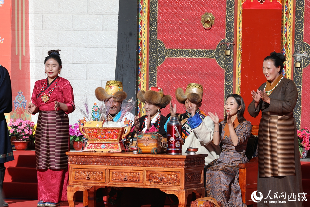 雅礱“村晚”鬧新春。人民網(wǎng)記者 吳雨仁攝