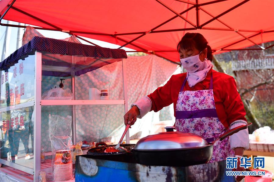 （全面建成小康社會“百城千縣萬村調研行”·圖文互動）（6）青?？柎澹骸肮夤鞔濉钡娜A麗轉身