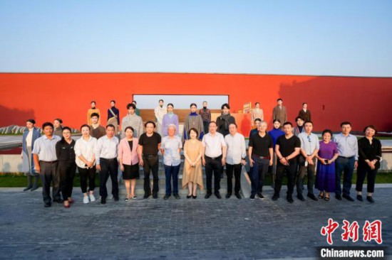 近40套藏式針織系列時(shí)裝亮相2022北京時(shí)裝周?！”本r(shí)裝周供圖