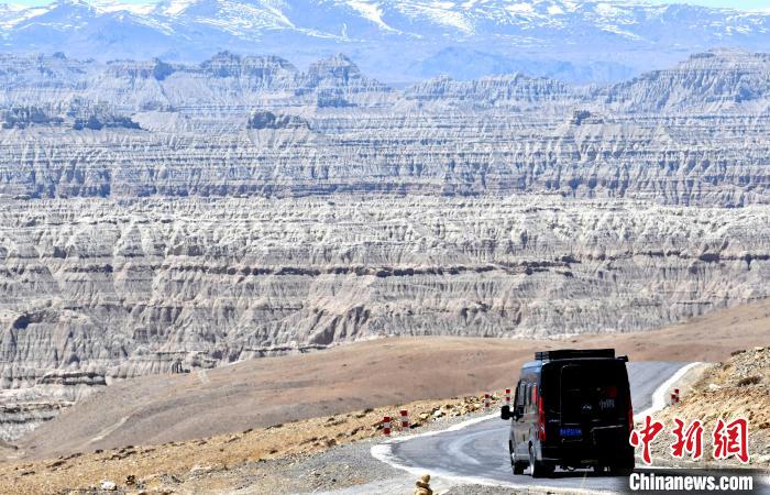 4月5日，西藏阿里札達(dá)土林?！±盍?攝