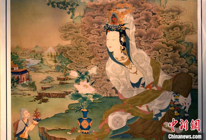 圖為5月16日，展覽中新創(chuàng)唐卡作品《靜息觀音》(局部)?！±盍?攝
