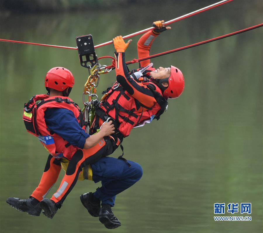 （社會）（2）全國森林消防隊伍“火焰藍”首屆特種救援技能比武舉行