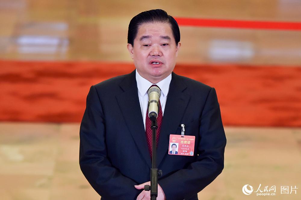 全國人大代表、河北省人大常委會黨組書記、常務(wù)副主任范照兵。