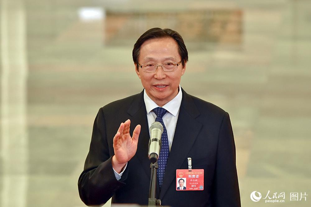 農(nóng)業(yè)農(nóng)村部部長韓長賦回答記者提問。