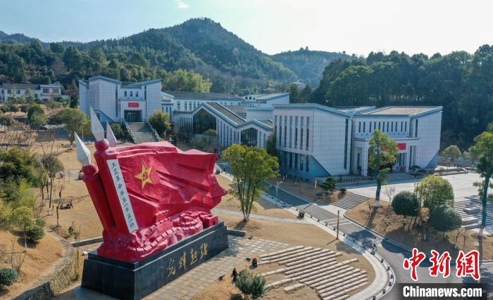 文家市鎮(zhèn)秋收廣場(chǎng)?！钊A峰 攝