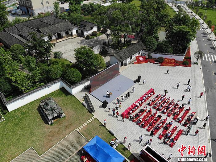 31日上午，“在這里讀懂初心使命——網(wǎng)絡(luò)媒體革命老區(qū)行”網(wǎng)絡(luò)主題采訪活動(dòng)湖南站啟動(dòng)儀式在長沙許光達(dá)故居舉行。<a target='_blank'  ><p  align=