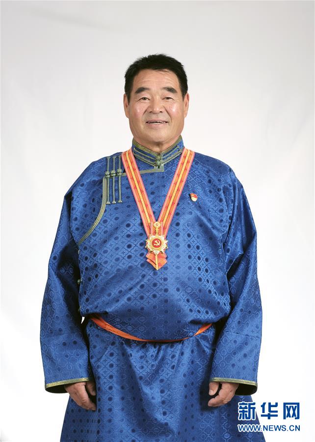 （奮斗百年路　啟航新征程·“七一勛章”獲得者·圖文互動(dòng)）（1）“草原之子”廷·巴特爾：讓草原綠起來(lái)，幫牧民富起來(lái)