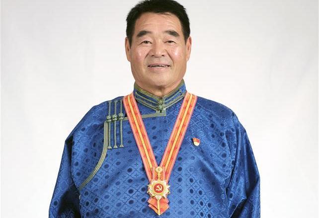 （奮斗百年路　啟航新征程·“七一勛章”獲得者·圖文互動）（1）“草原之子”廷·巴特爾：讓草原綠起來，幫牧民富起來