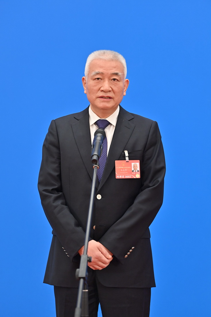 這是科學(xué)技術(shù)部部長(zhǎng)王志剛通過(guò)網(wǎng)絡(luò)視頻方式接受采訪。新華社記者 李鑫 攝