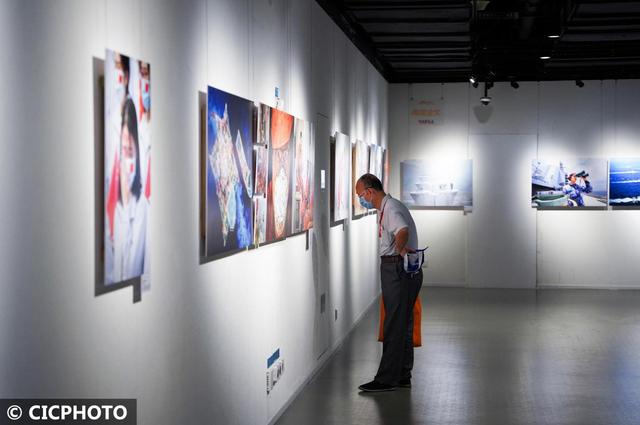 光影追隨：奮進(jìn)新時(shí)代，唱響時(shí)代主旋律